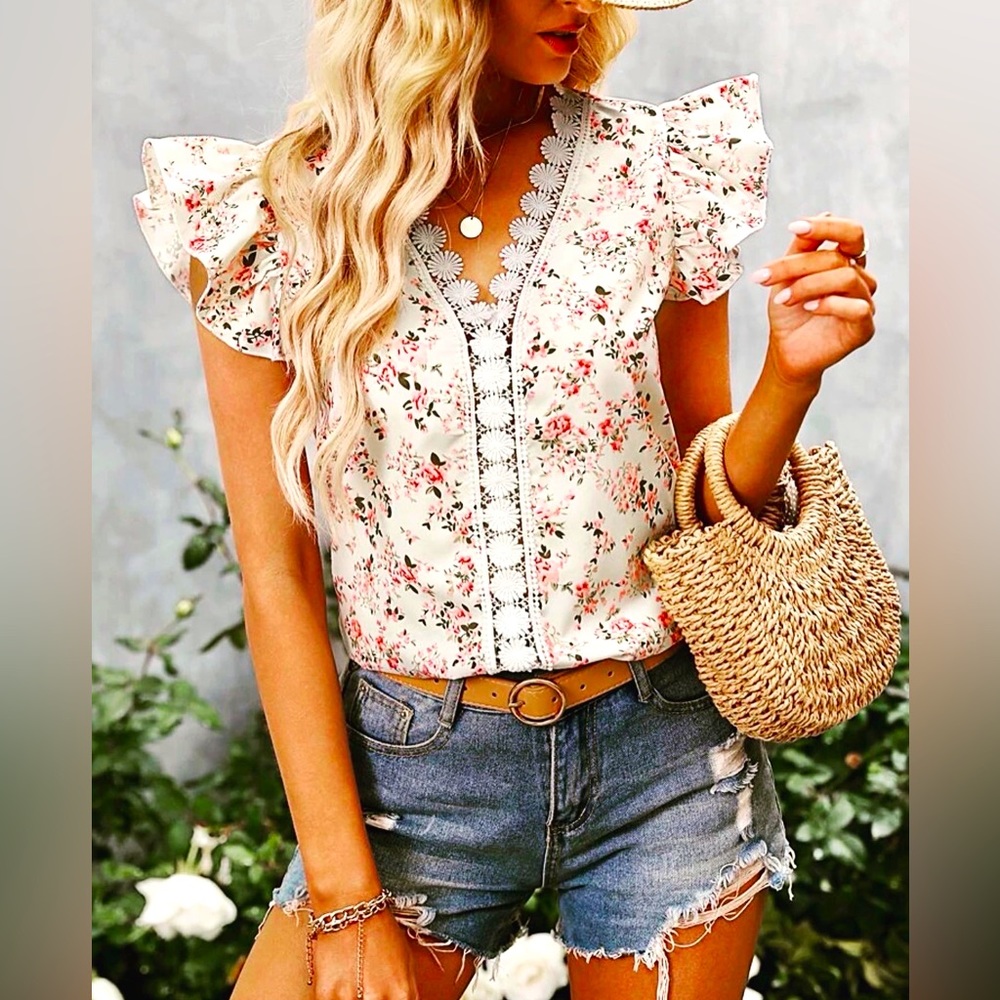 Floral lace top, new with tags, adorable